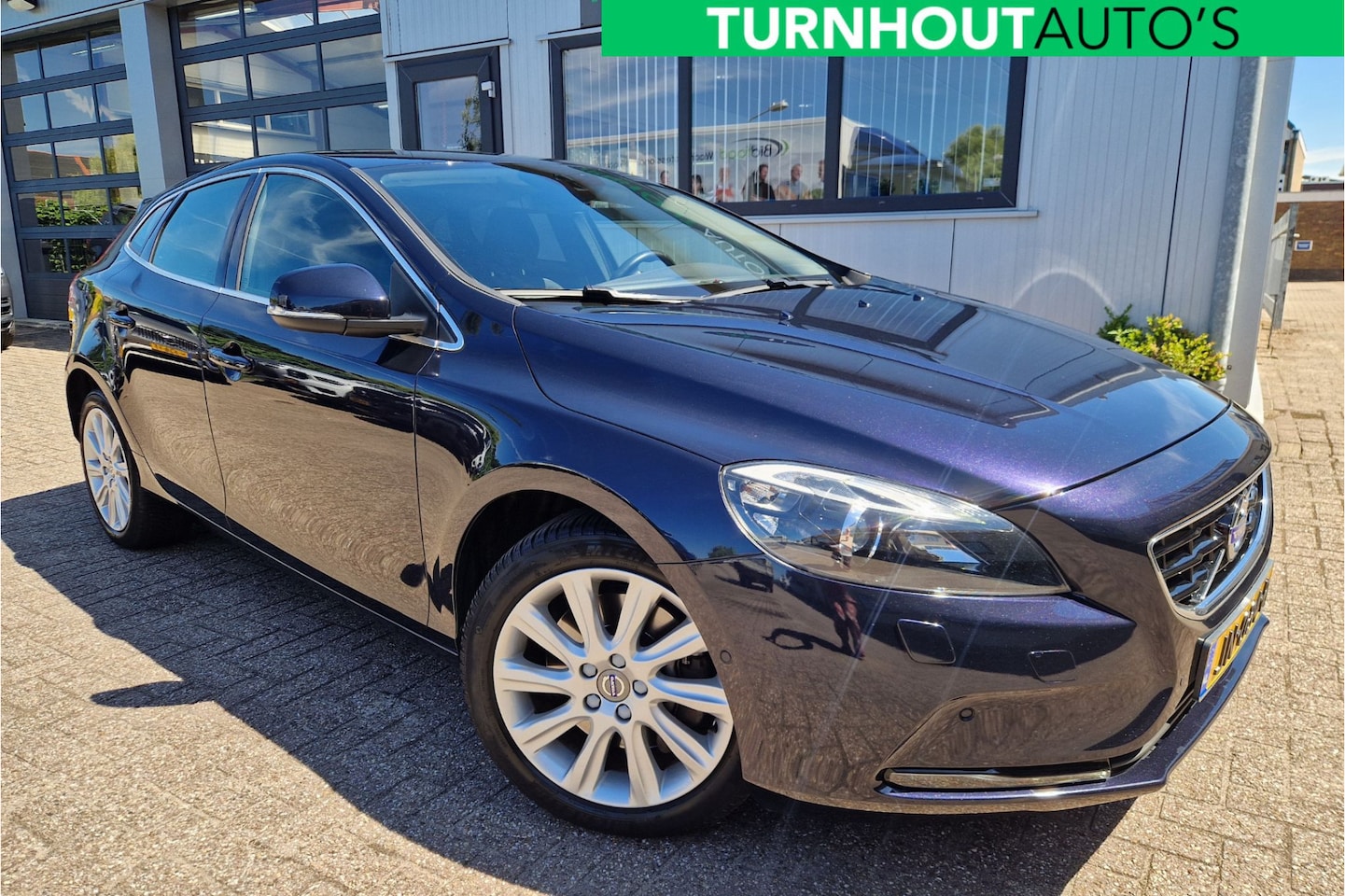 Volvo V40 - 1.5 T3 Momentum Cam | Dealeronderhoud | Automaat - AutoWereld.nl