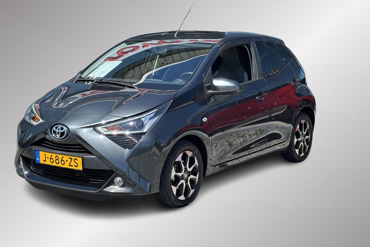 Toyota Aygo - 1.0 VVT-i x-joy 1.0 VVT-i X-Joy, Carplay, Climate Airco , Stootlijsten. - AutoWereld.nl