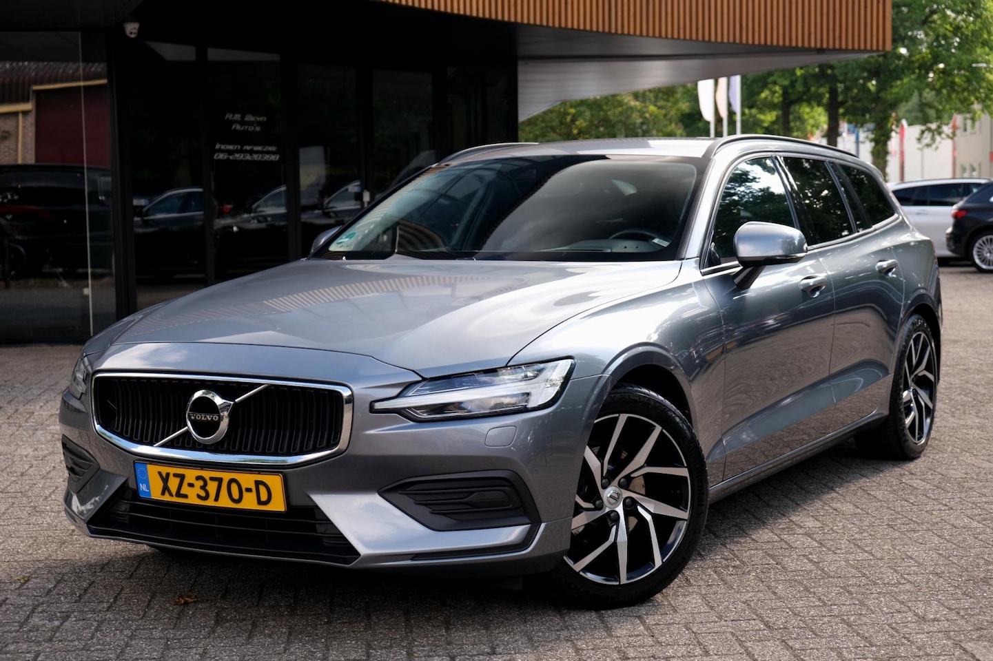 Volvo V60 - 2.0 D4 Inscription/PilotAssist/ACC/BLIS/HUD/Trekhaak/Dealeronderhouden - AutoWereld.nl