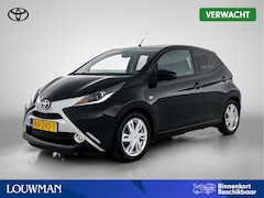 Toyota Aygo - 1.0 VVT-i x-play | Achteruitrijcamera | LM velgen | Privacy glass |