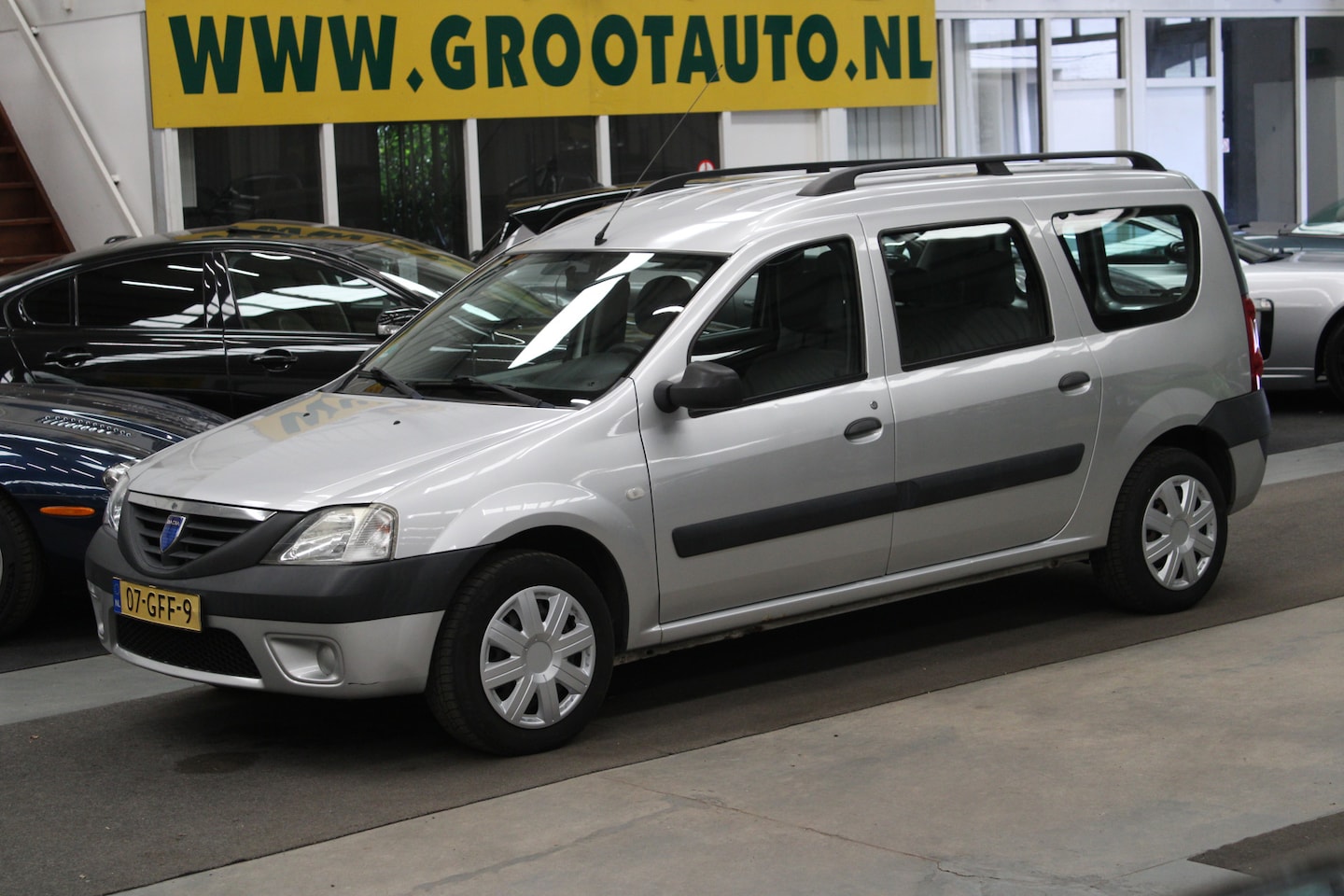 Dacia Logan MCV - 1.6 Ambiance Airco, Getint glas, Multi-media voorbereiding - AutoWereld.nl