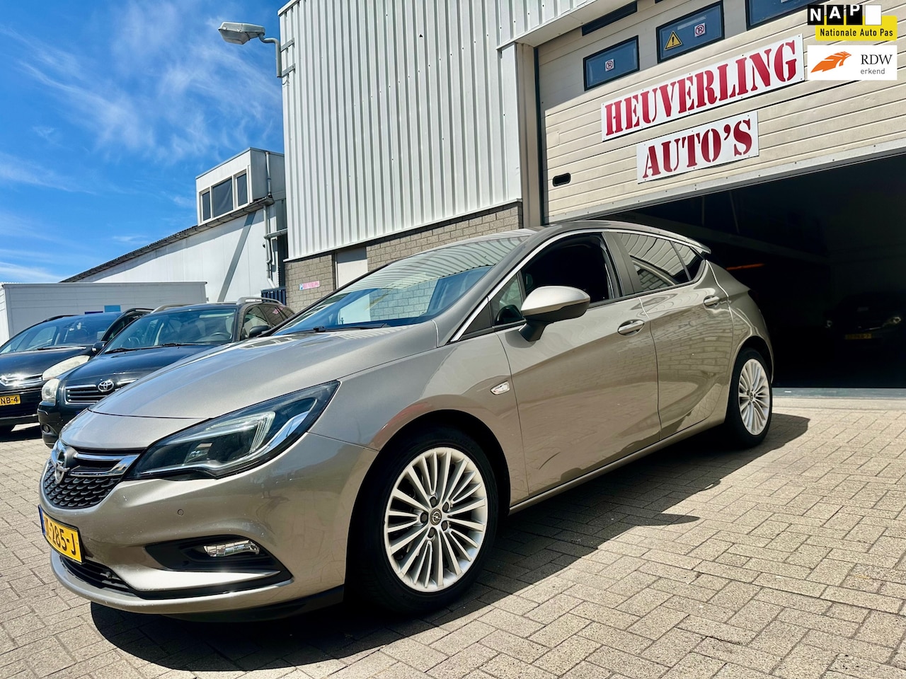 Opel Astra - 1.0 Edition | Airco | Navi | Cruise | Camera - AutoWereld.nl