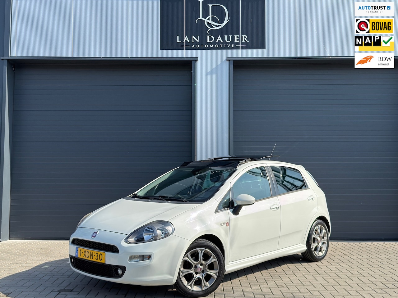 Fiat Punto Evo - 0.9 TwinAir Lounge / Schuifdak / Pano / Navi - AutoWereld.nl