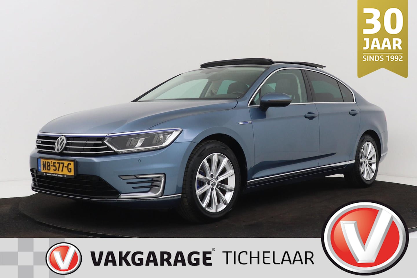 Volkswagen Passat - 1.4 TSI GTE Connected Series Plus | Trekhaak | Panoramadak | Org NL | Camera | CarPlay | S - AutoWereld.nl