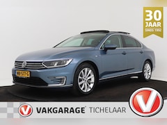 Volkswagen Passat - 1.4 TSI GTE Connected Series Plus | Trekhaak | Panoramadak | Org NL | Camera | CarPlay | S