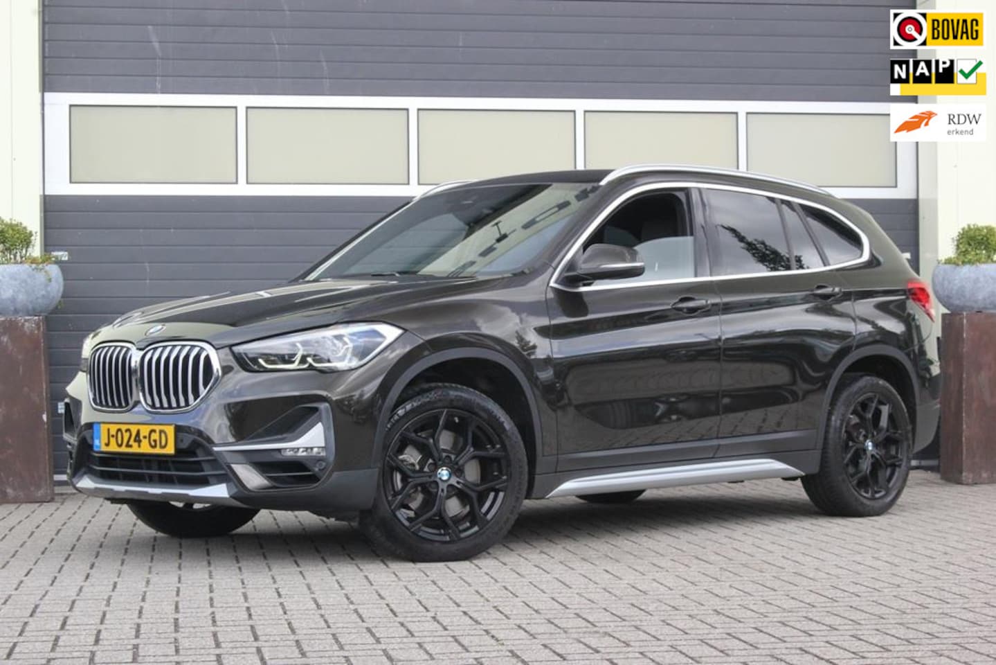 BMW X1 - SDrive20i High Executive | Trekhaak | Head-up | - AutoWereld.nl