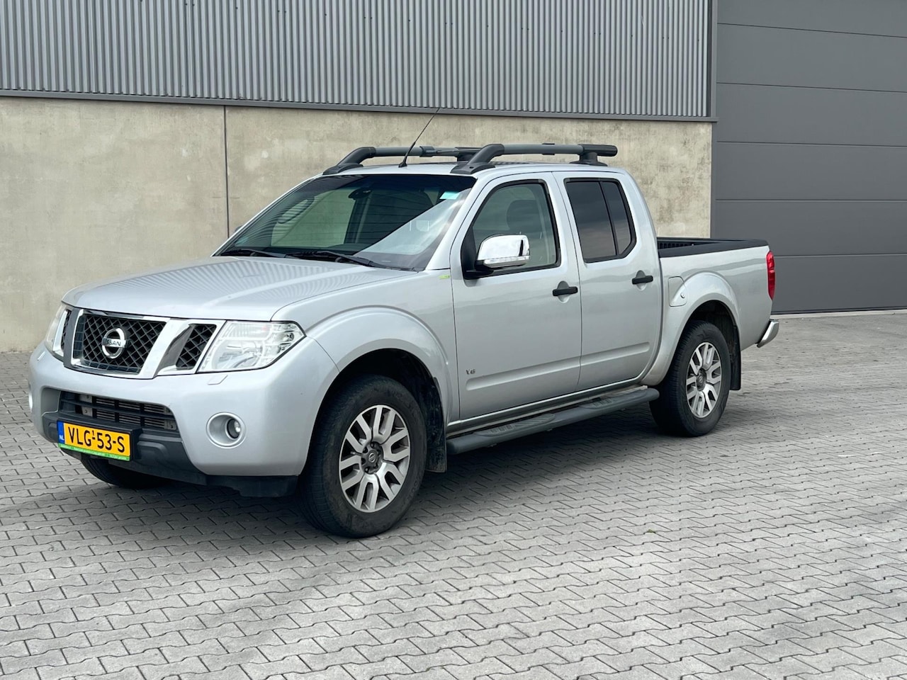 Nissan Navara - 3.0 dCi Business Double Cab AUTOMAAT+NAVIGATIE+AIRCO+CRUISE CONTROL+LEDER+SCHUIFDAK+TREKHA - AutoWereld.nl