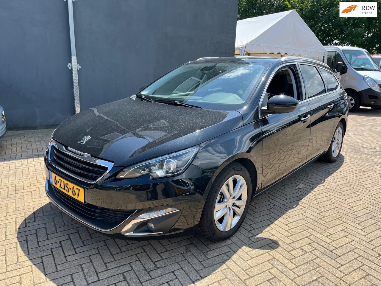 Peugeot 308 SW - 1.2 e-THP Première 1.2 e-THP Première (Techniesch slecht! Motor loopt nog wel maar niet goed) - AutoWereld.nl