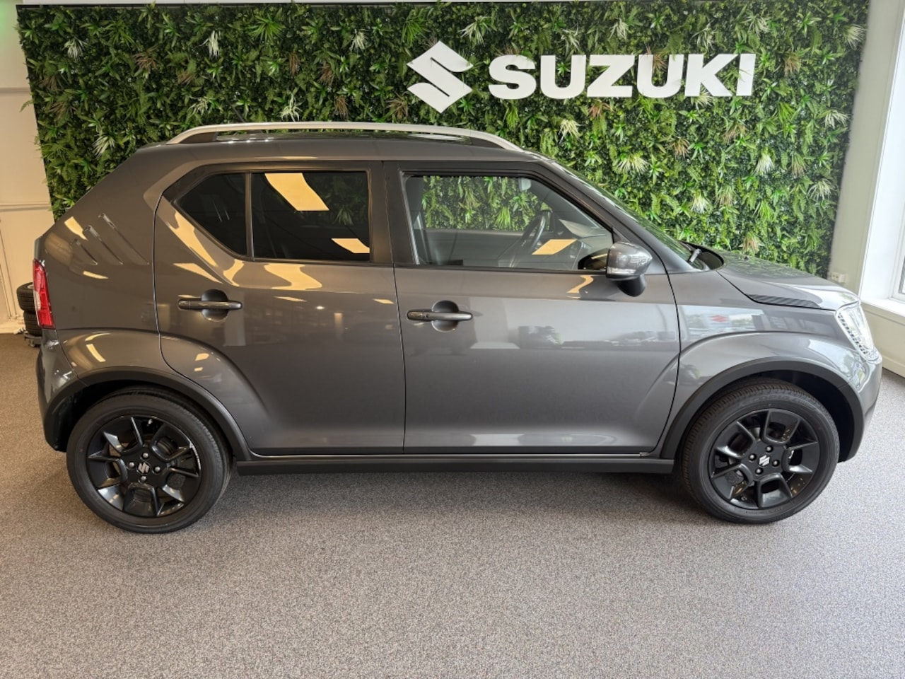 Suzuki Ignis - Clima Navi CC LMV Key less en 1.2 Hybrid Stijl A uitrijcam Stoelverw Handsfree - AutoWereld.nl