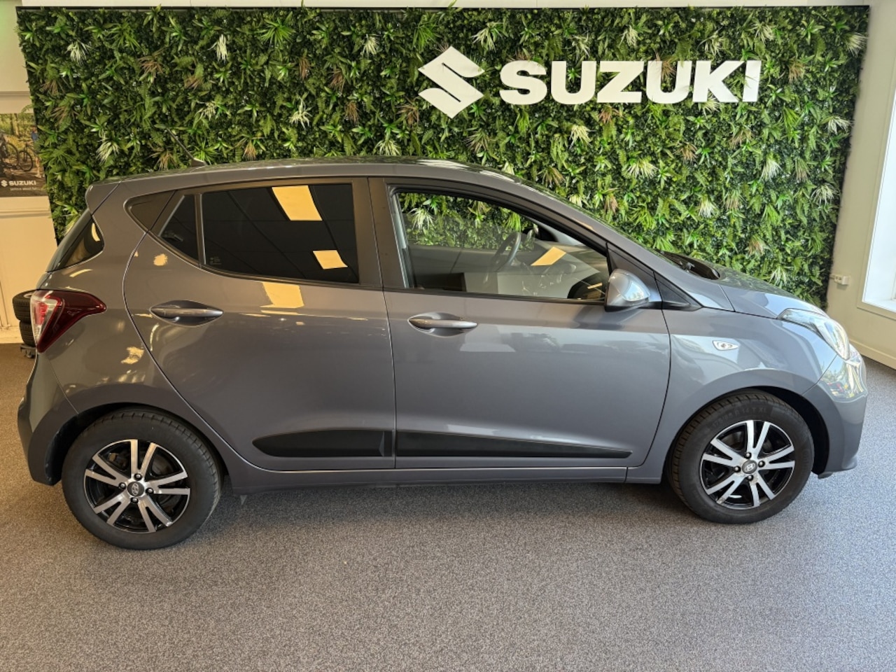 Hyundai i10 - Airco LMV CC 5-drs. 1.0i Comfort Stootlijsten Handsfree Radio/CD met stuurbed. - AutoWereld.nl