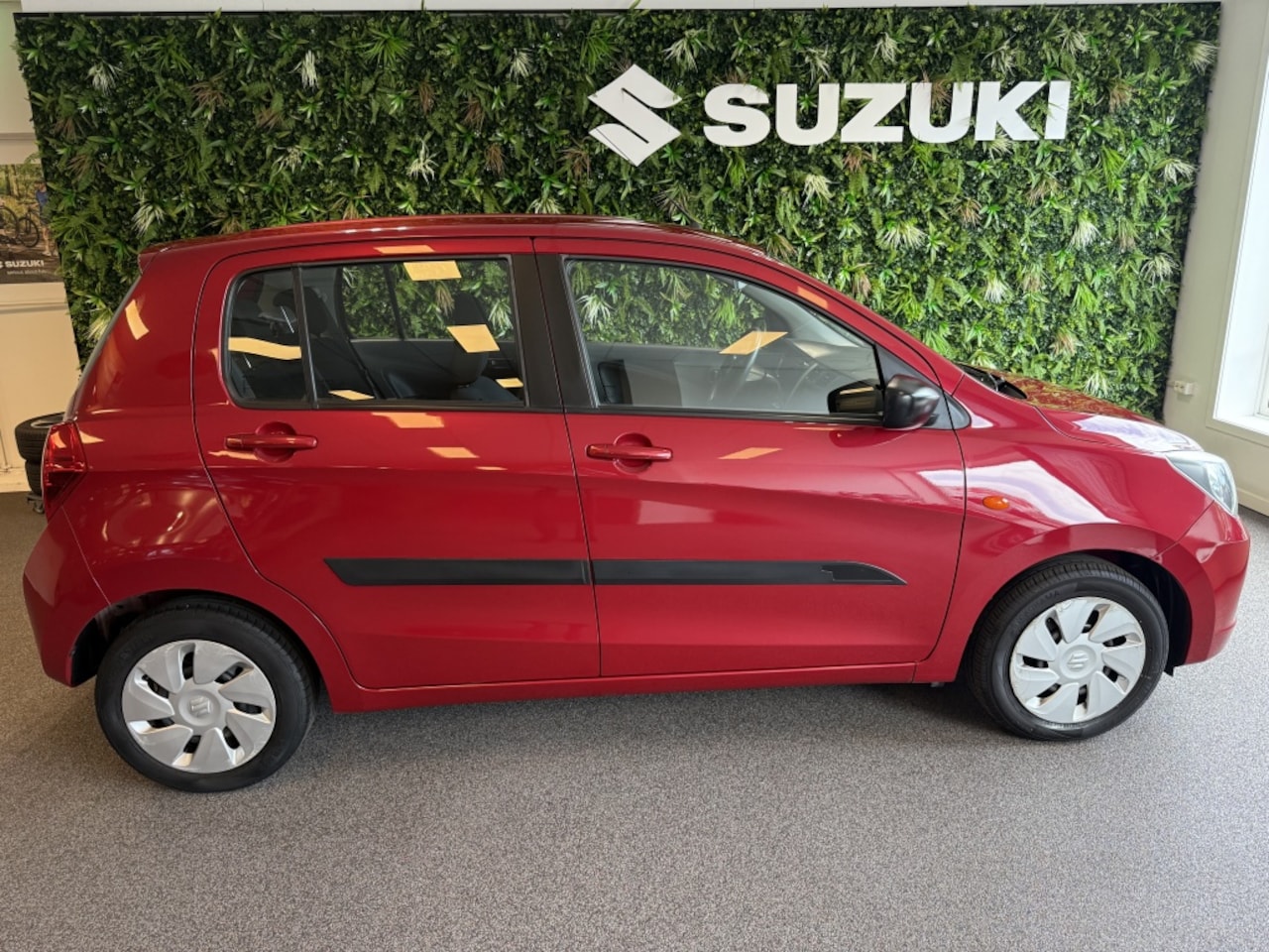 Suzuki Celerio - Airco 5-persoons Navi PDC 1.0 Dynamic Handsfree bellen Stootlijsten - AutoWereld.nl