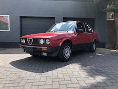 Alfa Romeo Alfetta - 2.0 L Alfa Romeo Alfetta 2.0 Quadrifoglio Oro, mooi, inruil mog.
