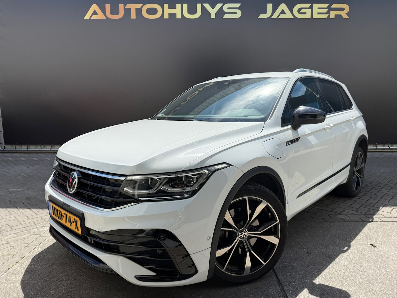 Volkswagen Tiguan - 1.4 TSI eHybrid R-Line |Pano|Memory|Leder - AutoWereld.nl