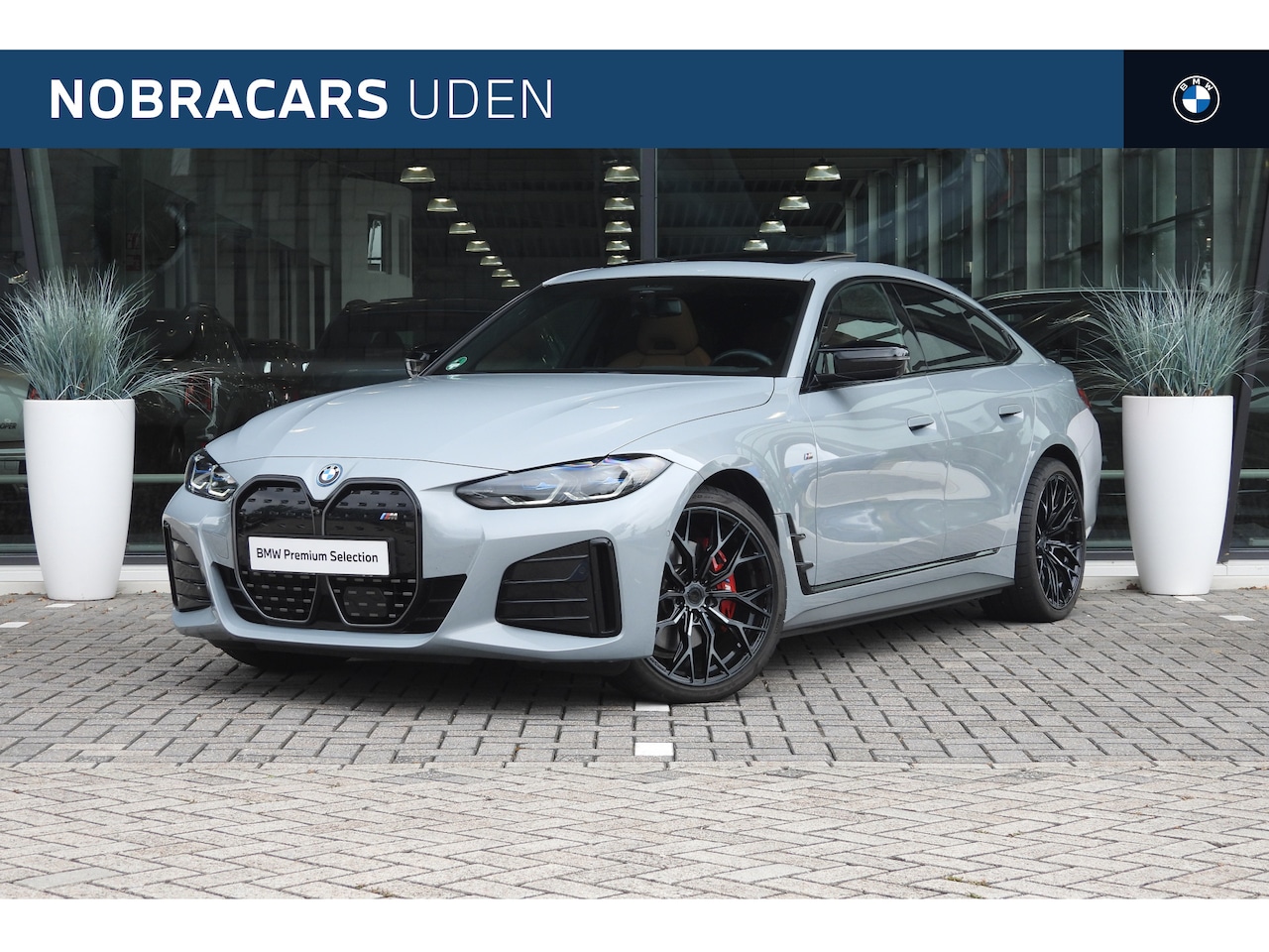 BMW i4 - M50 High Executive Automaat / Schuif-kanteldak / Trekhaak / Sport Steering / Laserlight / - AutoWereld.nl