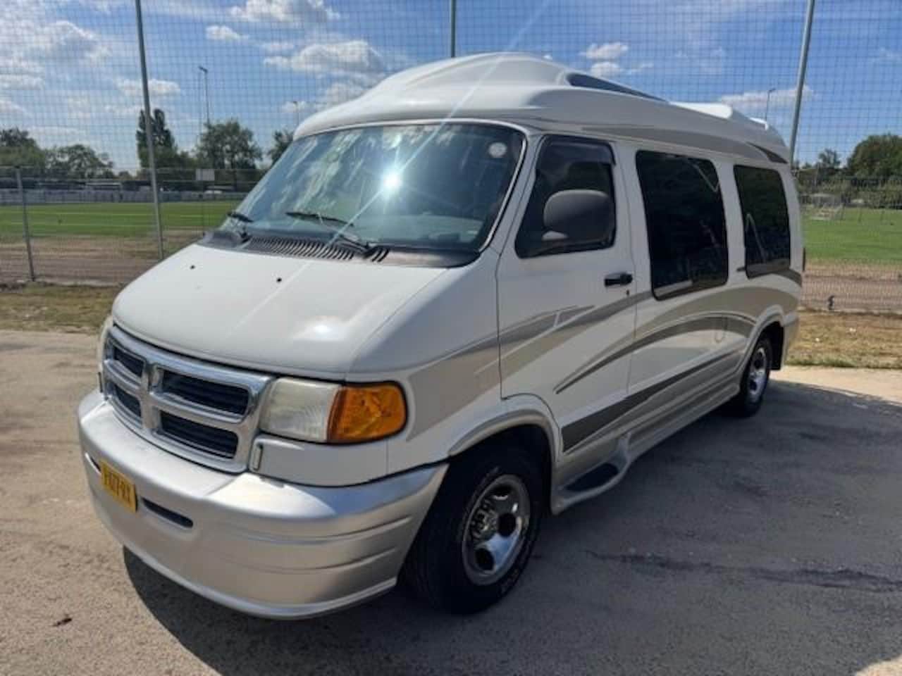 Dodge Ram 1500 - Ramcharger Camper 5.2 V8 Nette staat 92.000 Mijl !! - AutoWereld.nl