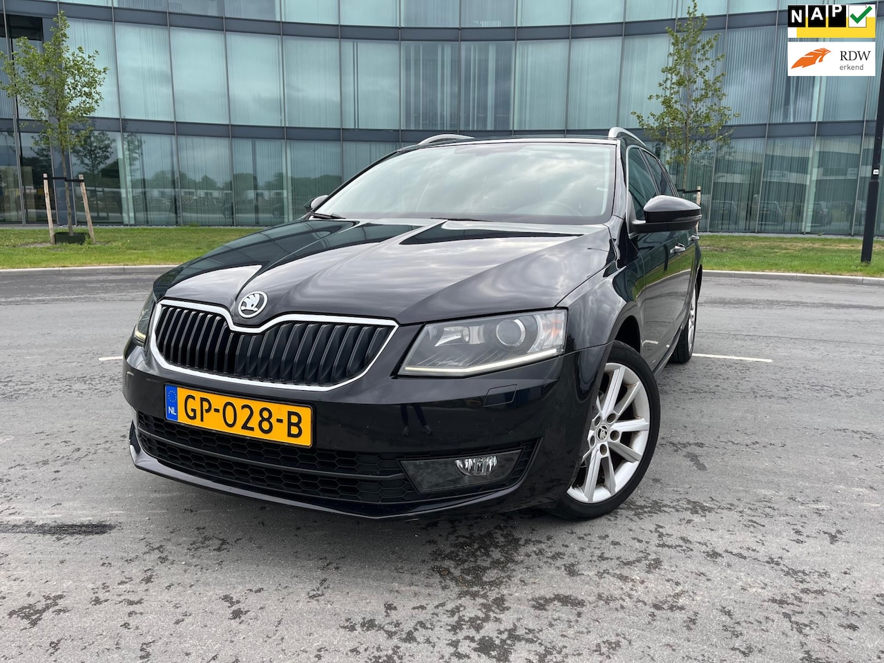 Skoda Octavia Combi - 1.6 TDI Greentech Style Businessline DSG AUTOMAAT KEYLESS LED CANTON FULL OPTION NAP LAGE - AutoWereld.nl