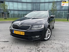 Skoda Octavia Combi - 1.6 TDI Greentech Style Businessline DSG AUTOMAAT KEYLESS LED CANTON FULL OPTION NAP LAGE