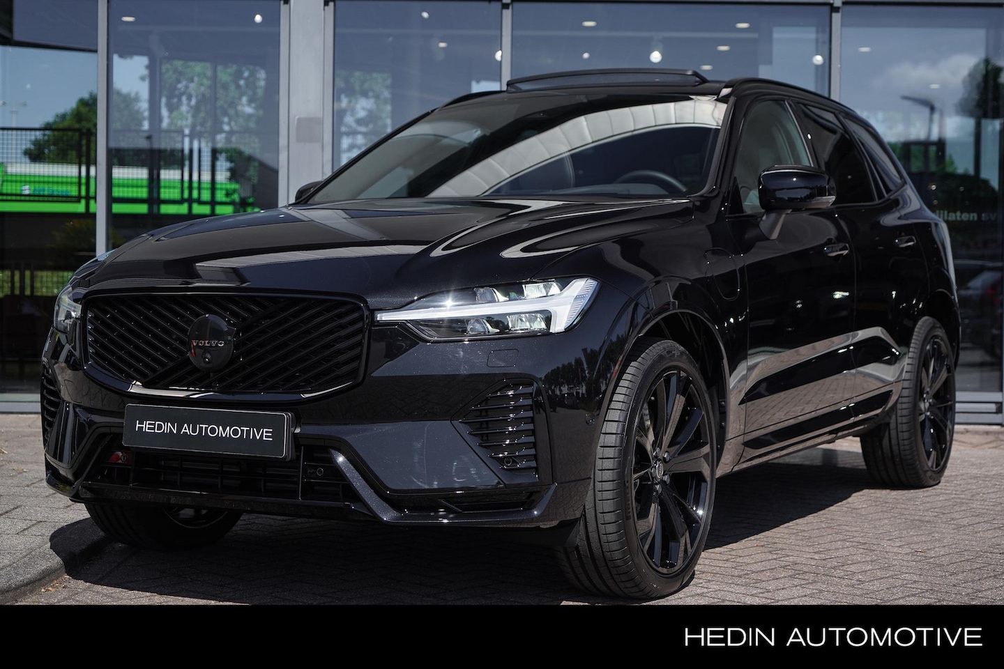 Volvo XC60 - 2.0 T6 Plug-in hybrid AWD Ultra Black Edition Nieuw- leverbaar Q4 | Luchtvering | Panorama - AutoWereld.nl