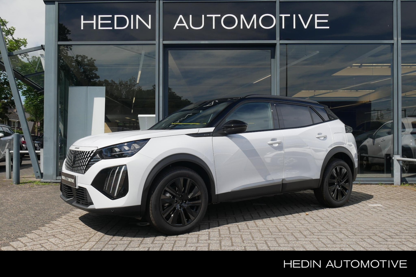 Peugeot 2008 - 1.2 Hybrid 145 GT | Trekhaak | Schuif/kantel dak | Elektische stoelen | Camera | Alcantara - AutoWereld.nl