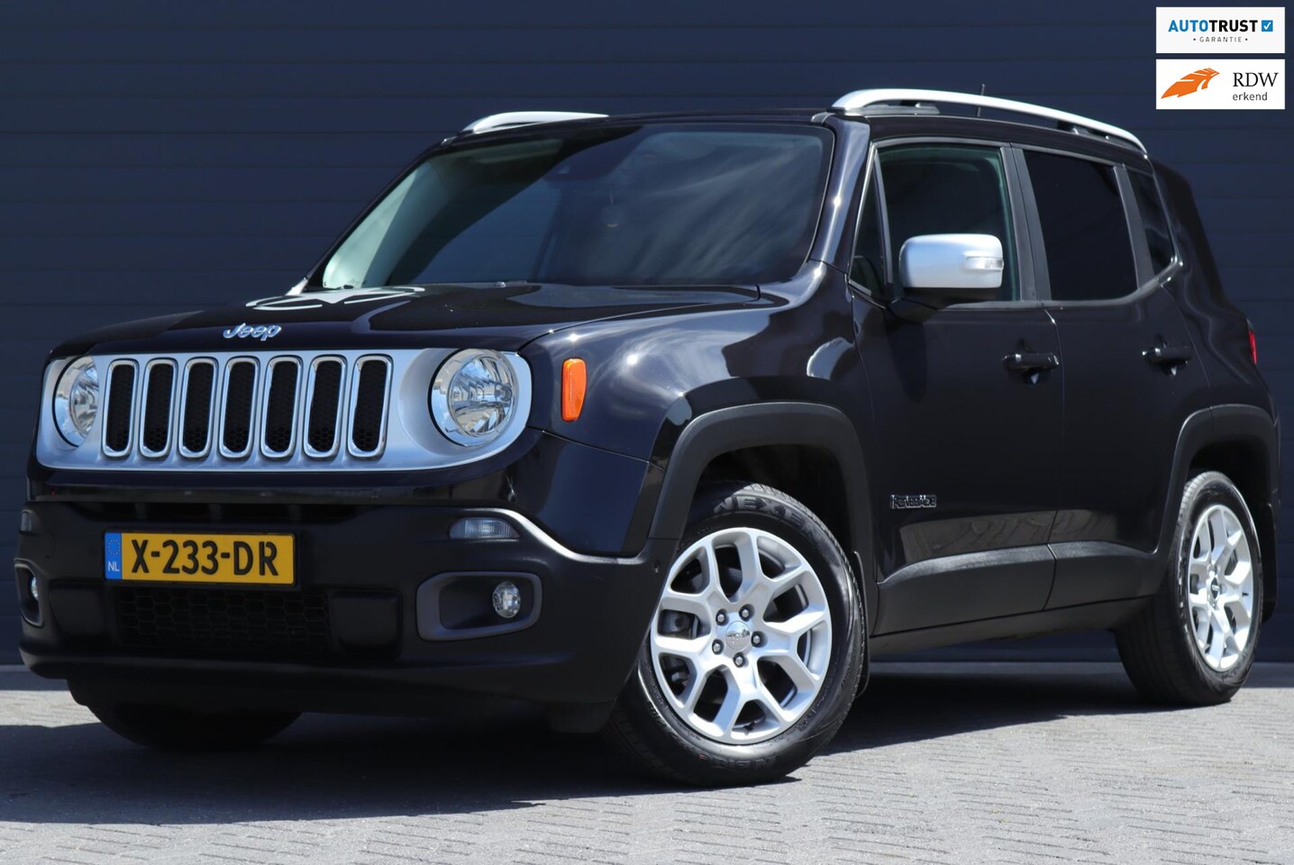 Jeep Renegade - 1.4 MultiAir Limited / pdc / navi / stoelverwarming. - AutoWereld.nl