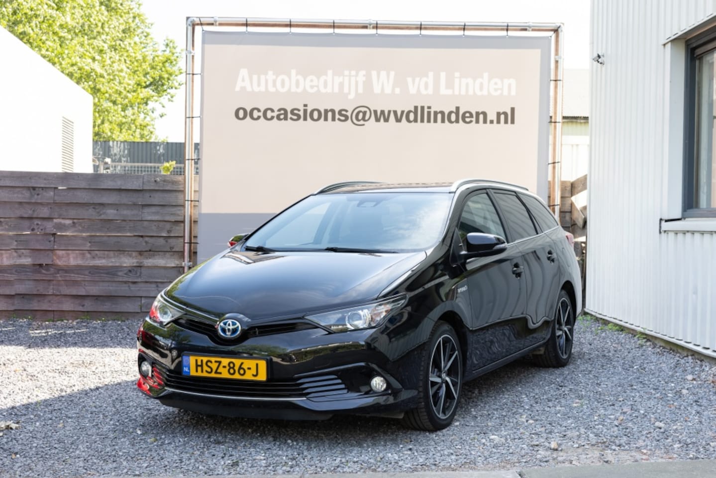 Toyota Auris - 1.8 Hybrid Black Ed. - AutoWereld.nl