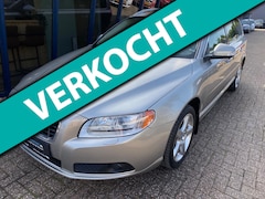 Volvo V70 - 2.5T Summum Automaat 200PK LEER / XENON / TREKHAAK
