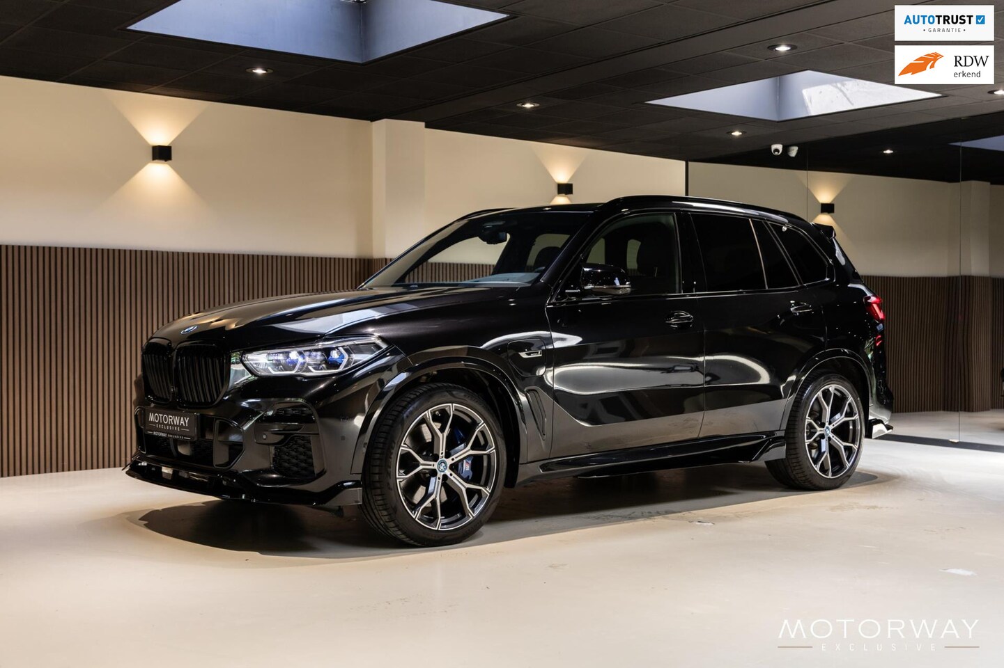 BMW X5 - 45e M-Sport xDrive 394pk |B&W|LASER|PANO|360|KEYLESS|HUD|KEYLESS - AutoWereld.nl