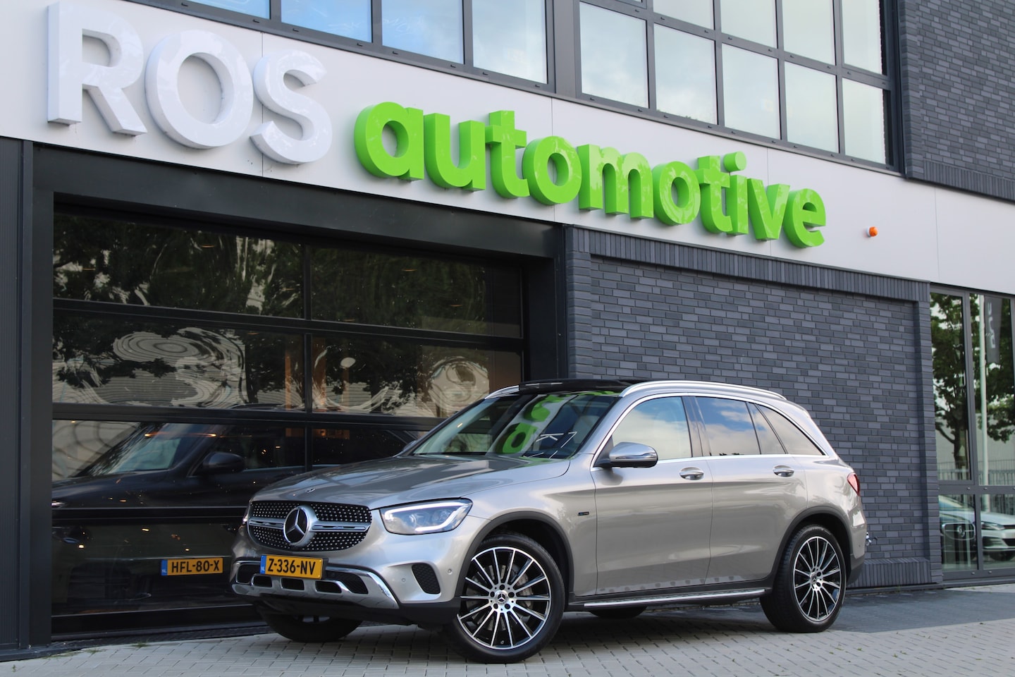 Mercedes-Benz GLC-klasse - 300e 4MATIC Business Solution Luxury | PANO | MASSAGE | STOELKOELING | HUD | 360 | ACC | M - AutoWereld.nl
