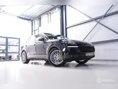 Porsche Cayenne - 3.0 S E-Hybrid 416 pk | Sportchrono | Panorama | A-Z onderhouden | Zonneschermen | 20 inch