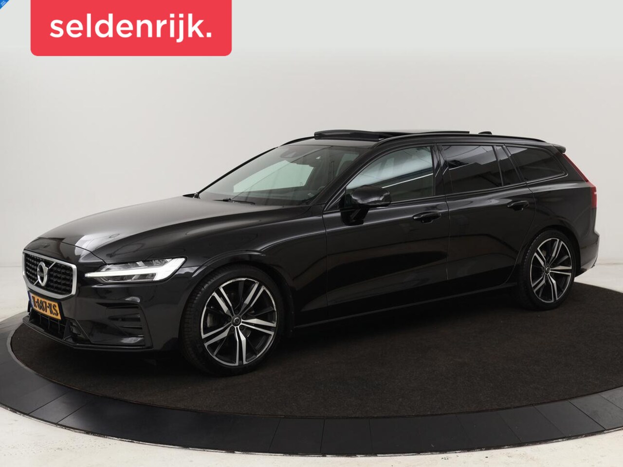Volvo V60 - 2.0 T4 R-Design | Panoramadak | Stoelverwarming | Head-Up | Camera | Carplay | Half leder - AutoWereld.nl