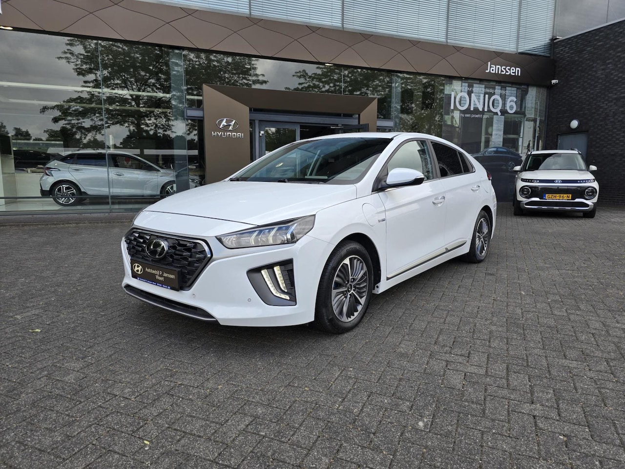 Hyundai IONIQ - 1.6 GDi Plug-In Premium Sky - AutoWereld.nl
