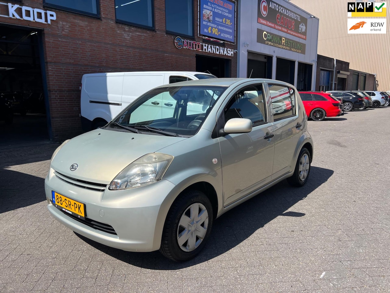 Daihatsu Sirion 2 - 1.3-16V Comfort AUTOMAAT CARPLAY Lage KM - AutoWereld.nl