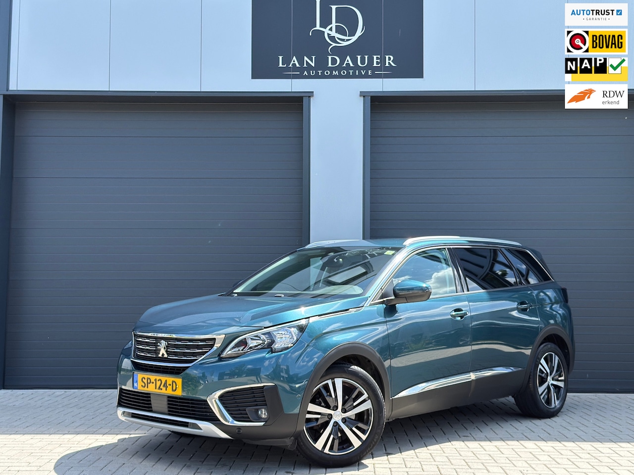 Peugeot 5008 - 1.2 PureTech Allure / Automaat / 7 Pers. / NAP - AutoWereld.nl