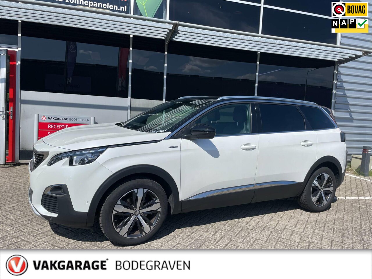 Peugeot 5008 - 1.2 PureTech Blue Lease GT-Line / panoramadak / trekhaak - AutoWereld.nl