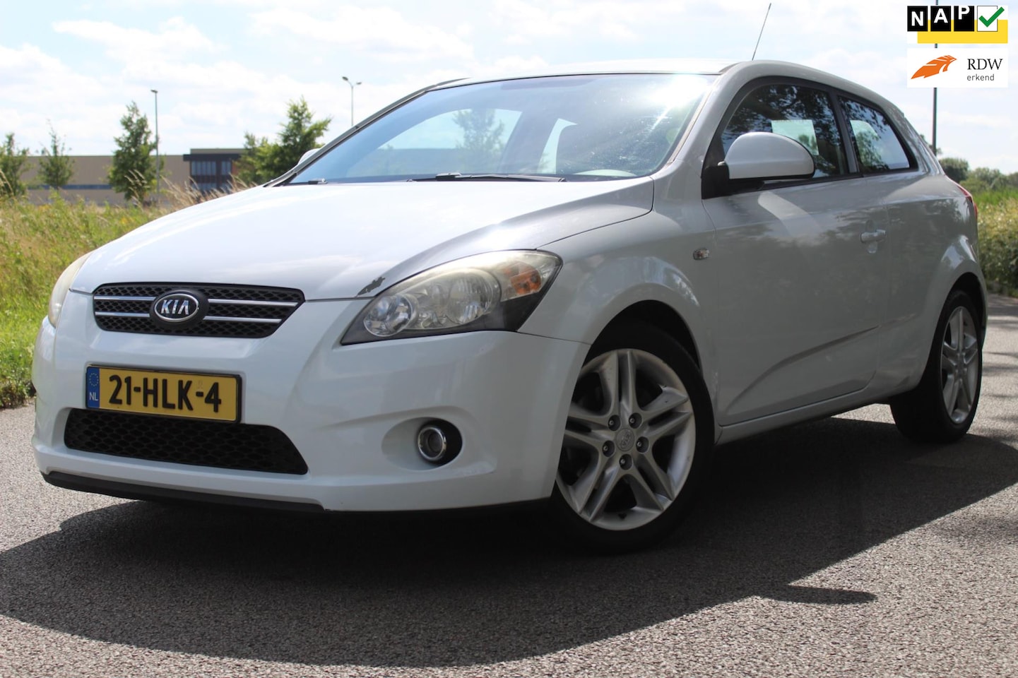 Kia Pro cee'd - 1.6 X-ecutive 126 pk | CLIMATE CONTROLE | LICHTMETALEN VELGEN | CENTRALE VERGRENDELING | - AutoWereld.nl