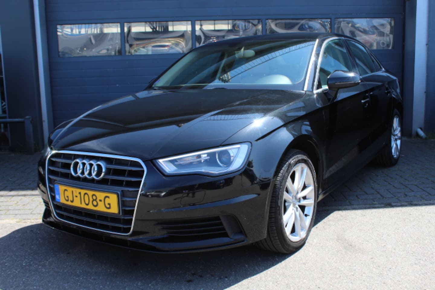 Audi A3 Limousine - 1.4 TFSI CoD Ambiente Pro Line Plus Automaat, Climatecontrol, Navigatie, PDC - AutoWereld.nl
