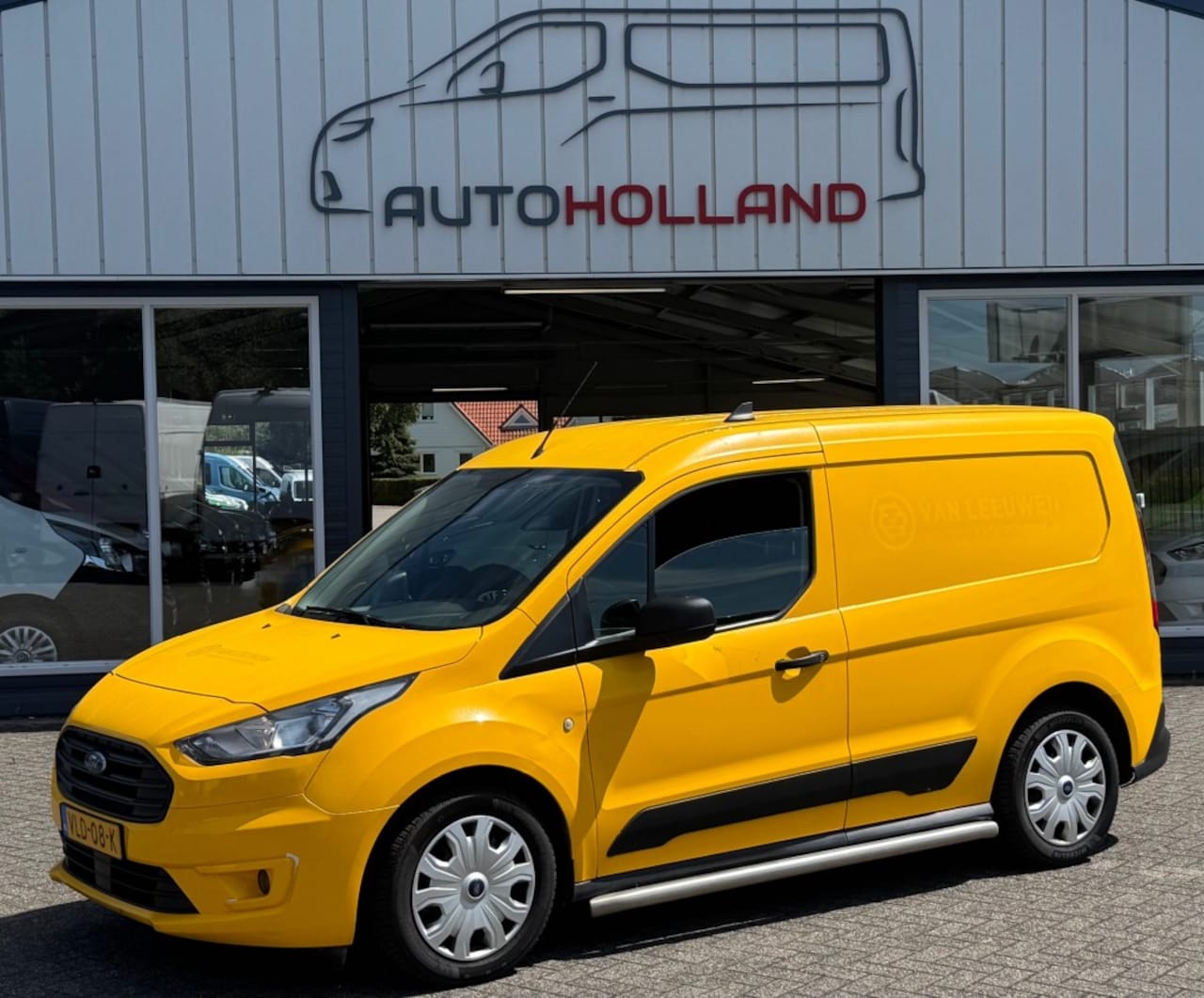 Ford Transit Connect - 1.5 TDCI 55KW 75PK EURO 6 AIRCO/ CAMERA/ NAVIGATIE/ CRUISE CONTROL/ TREKHAAK/ 100% DEALERO - AutoWereld.nl