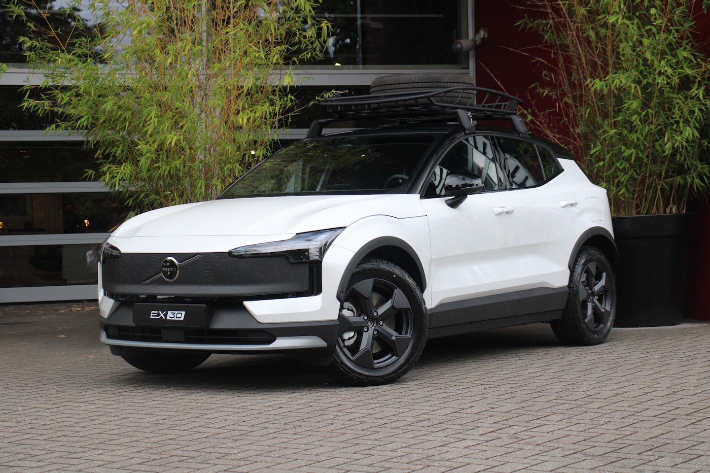 Volvo EX30 Cross Country - Twin Motor Performance Ultra 69 kWh | Pilot Assist | Panoramadak | 360 Camera | Harman/Kar - AutoWereld.nl
