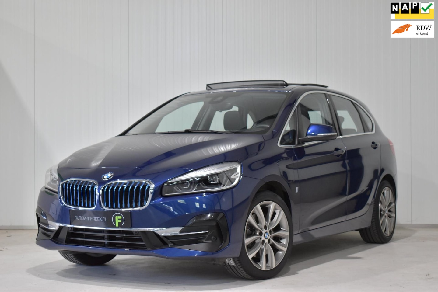 BMW 2-serie Active Tourer - 225xe iPerformance High Executive Luxury Line | PANO | LEDER | 1E EIG | DEALER | ACC | NAV - AutoWereld.nl