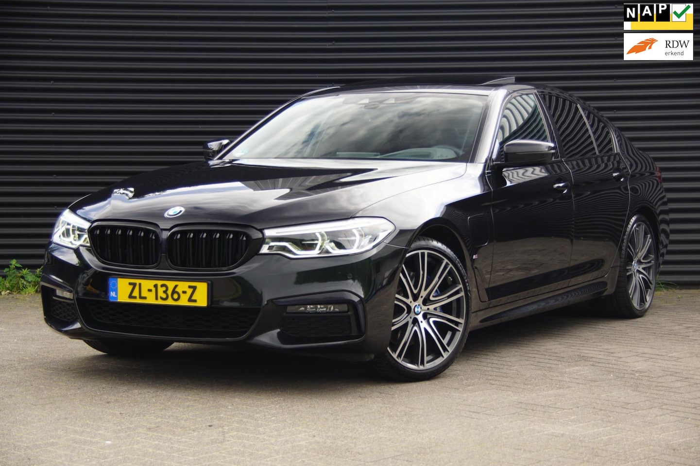 BMW 5-serie - 530e High Executive | Pano | LED | Sfeerverlichting | HUD | Carplay | - AutoWereld.nl
