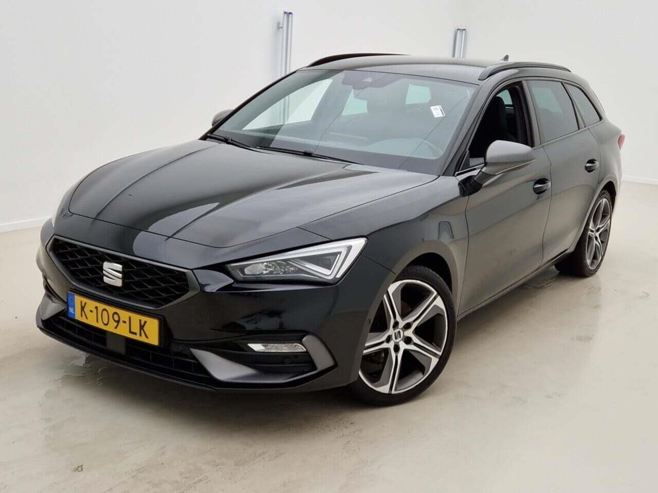 SEAT Leon Sportstourer - 1.5 eTSI 150PK FR LAUNCH EDITION/LED/NAV/HLEER/ACARPLAY - AutoWereld.nl