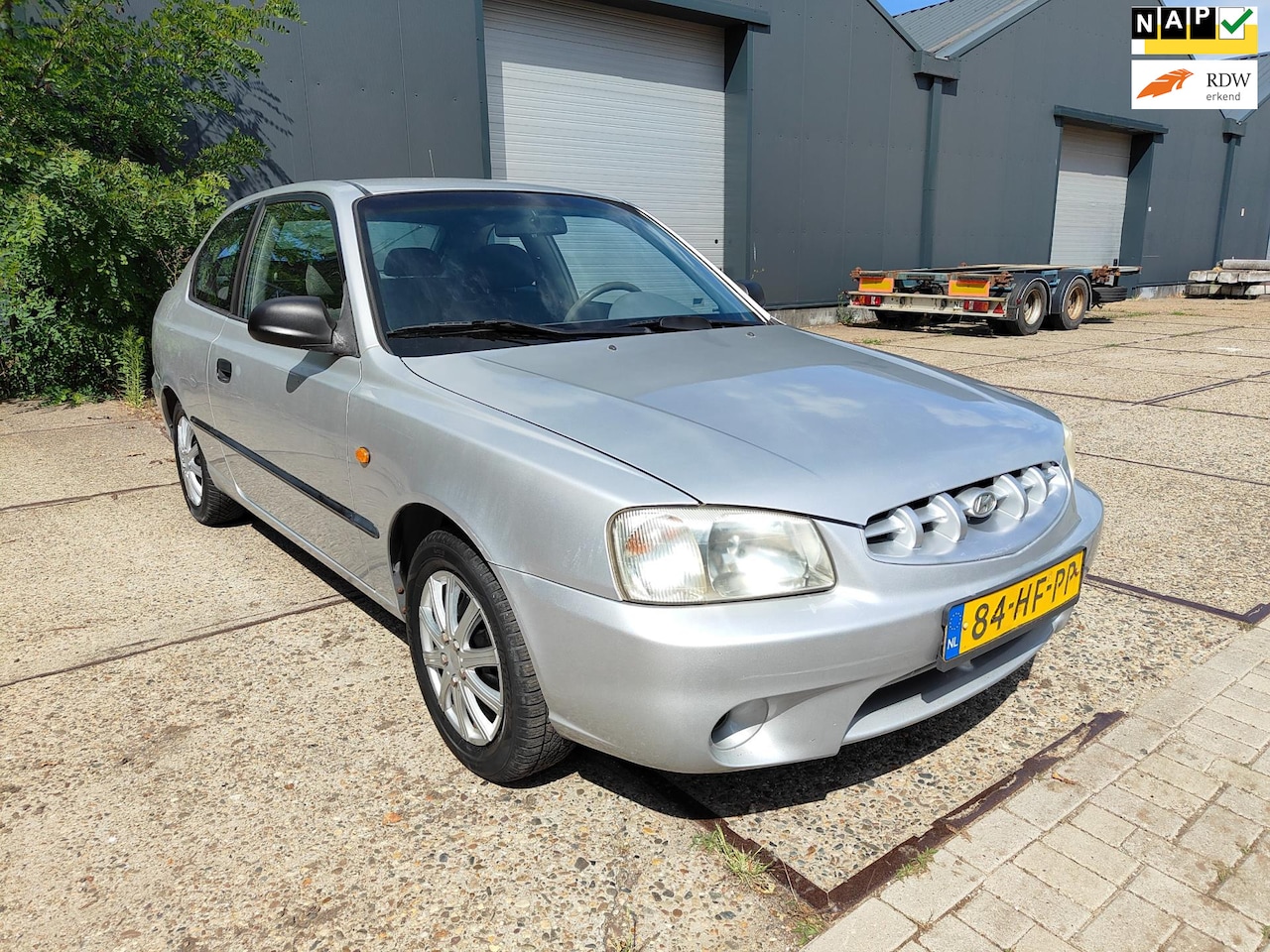 Hyundai Accent - 1.3i LS 1.3i LS ( Unieke lage kilometerstand) - AutoWereld.nl