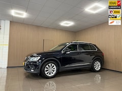 Volkswagen Tiguan - 1.5 TSI Comfortline Business * Panoramadak / Xenon / Trekhaak / Navigatie / NL Auto