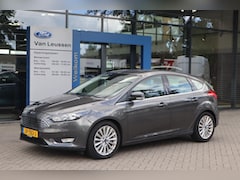 Ford Focus - 1.5 150PK TITANIUM 5-DEURS NAVI LM-VELGEN CLIMA P-SENSOREN NL-AUTO KEYLESS START