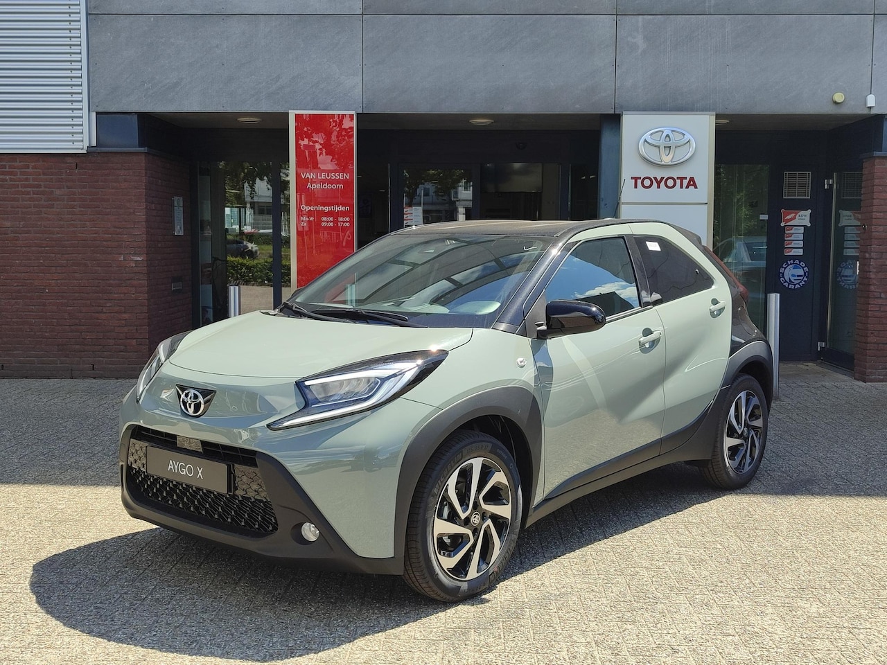 Toyota Aygo X - 1.0 VVT-i MT PULSE NIEUW DIRECT LEVERBAAR! CLIMA LED APPLE/ANDROID 17'' LM-VELGEN CAMERA A - AutoWereld.nl