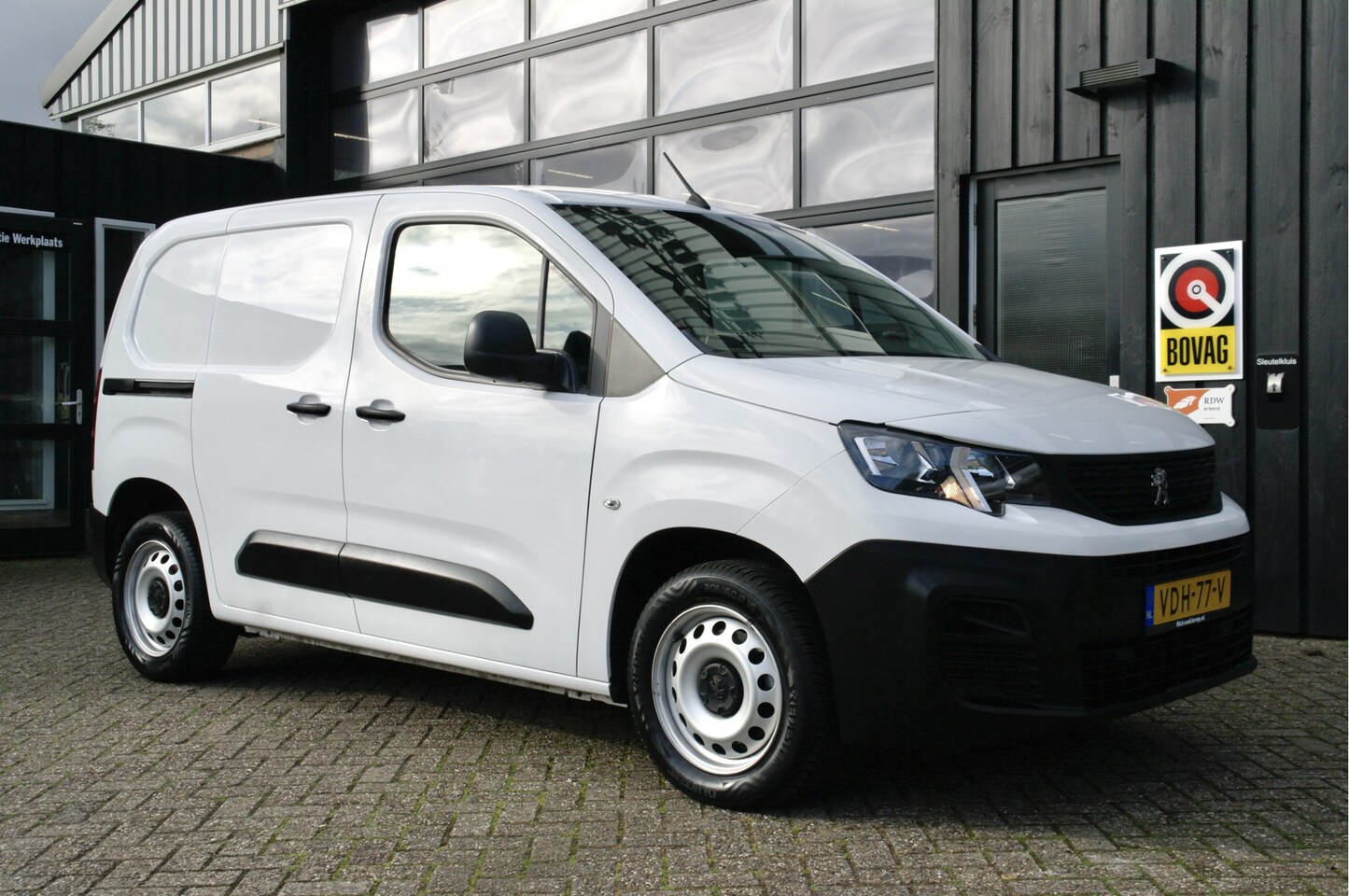 Peugeot Partner - 1.5 BlueHDI Pro | NL-Auto | Carplay | Airco | Sortimo inbouw - AutoWereld.nl