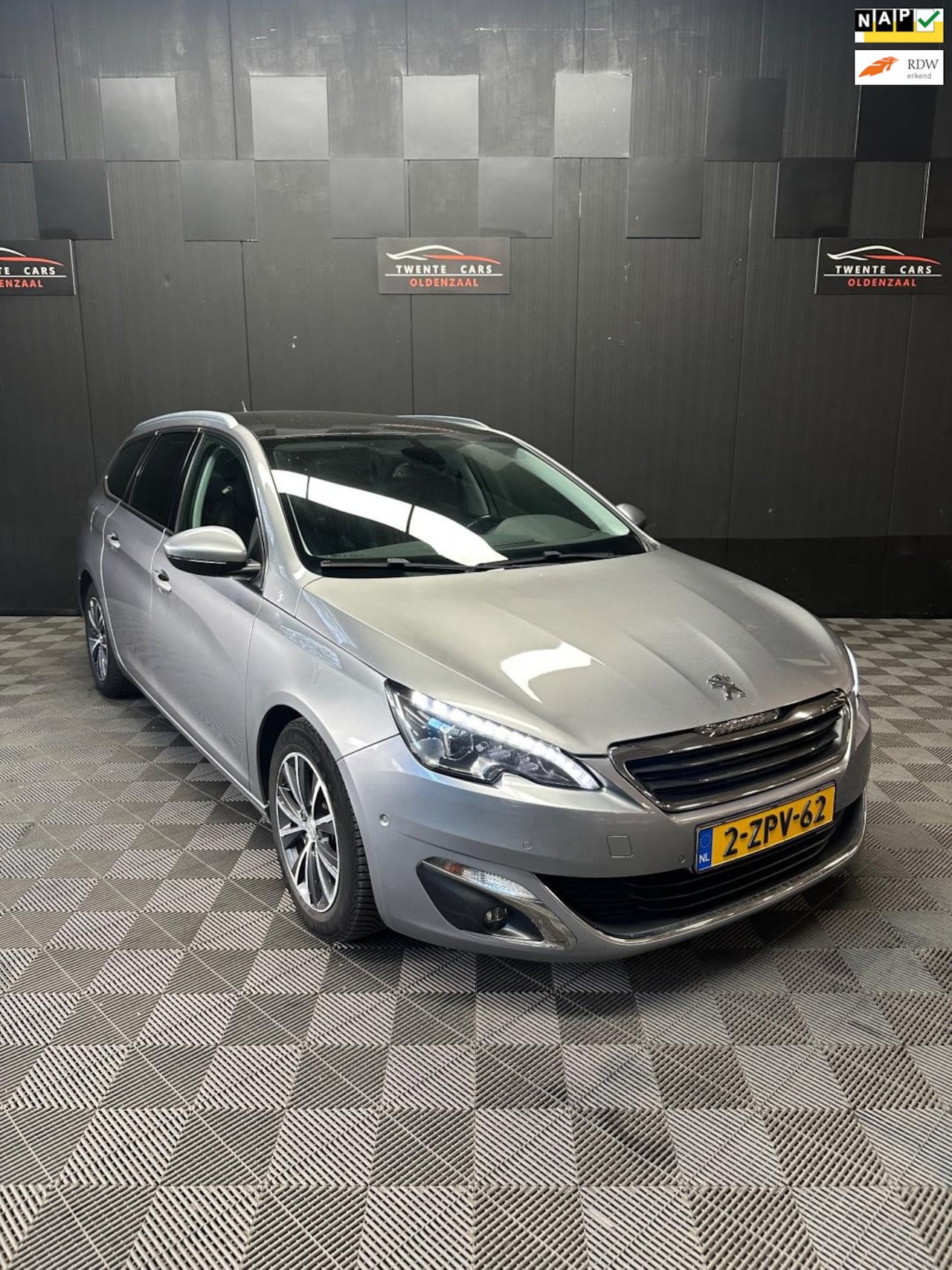 Peugeot 308 SW - 1.2 e-THP Allure | Camera | Pano | Leder | Memory | Navi | - AutoWereld.nl