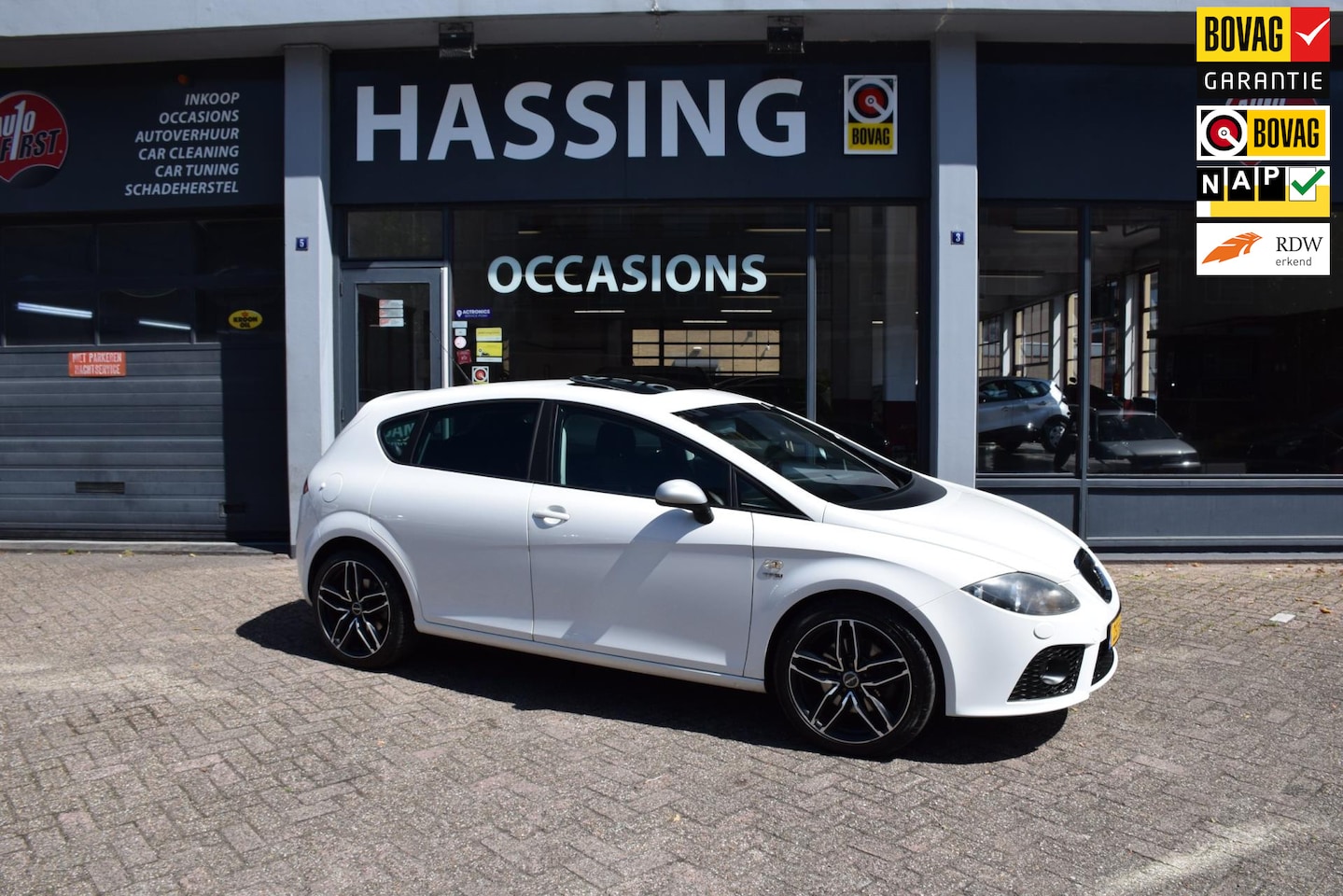 SEAT Leon - 2.0 TFSI FR 2.0 TFSI FR, Electrische glazen schuif kanteldak, Sportstoelen, , Cruise control. Radio-CD - AutoWereld.nl