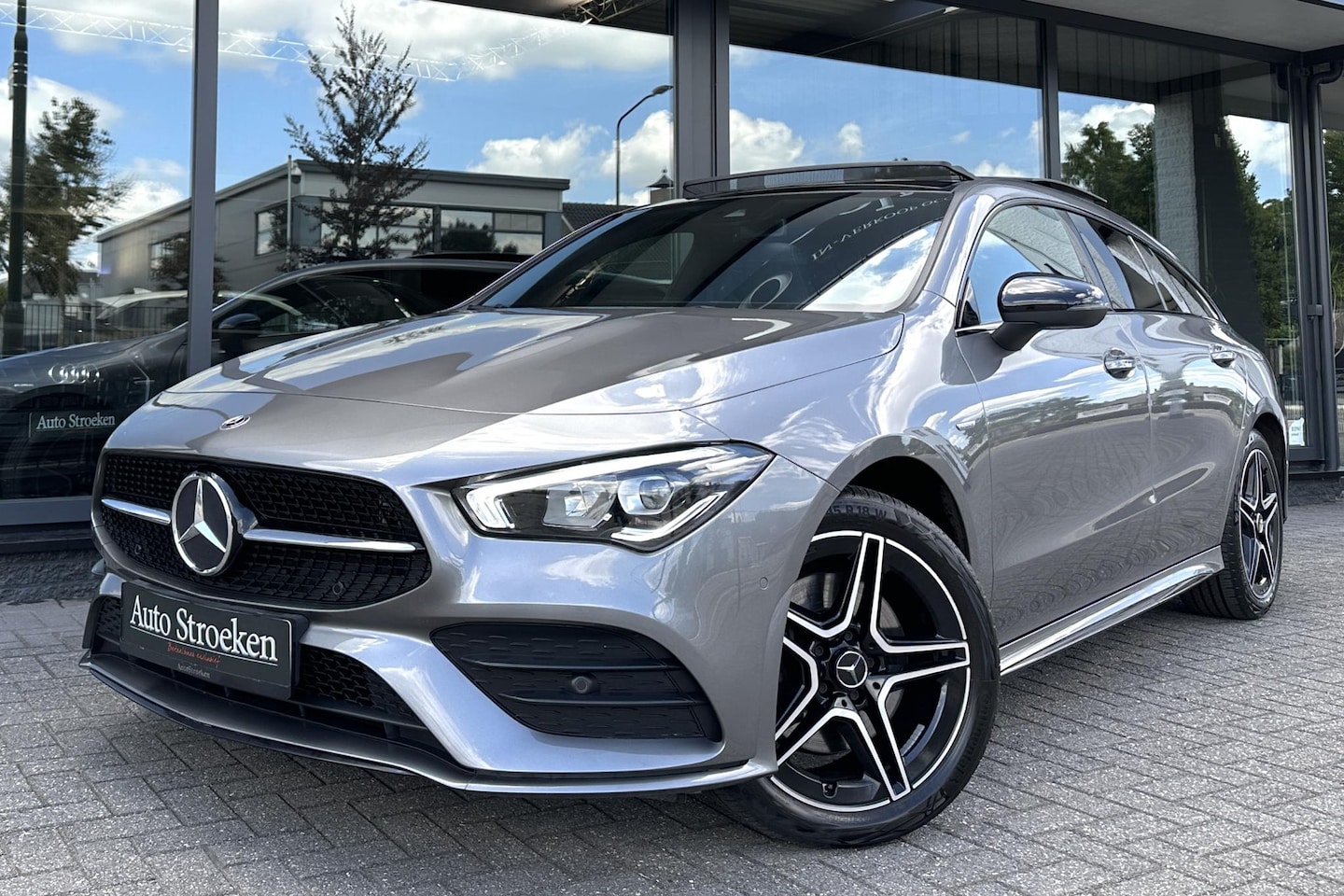 Mercedes-Benz CLA-klasse Shooting Brake - 250e AMG Night Pano Sfeer Widescreen - AutoWereld.nl