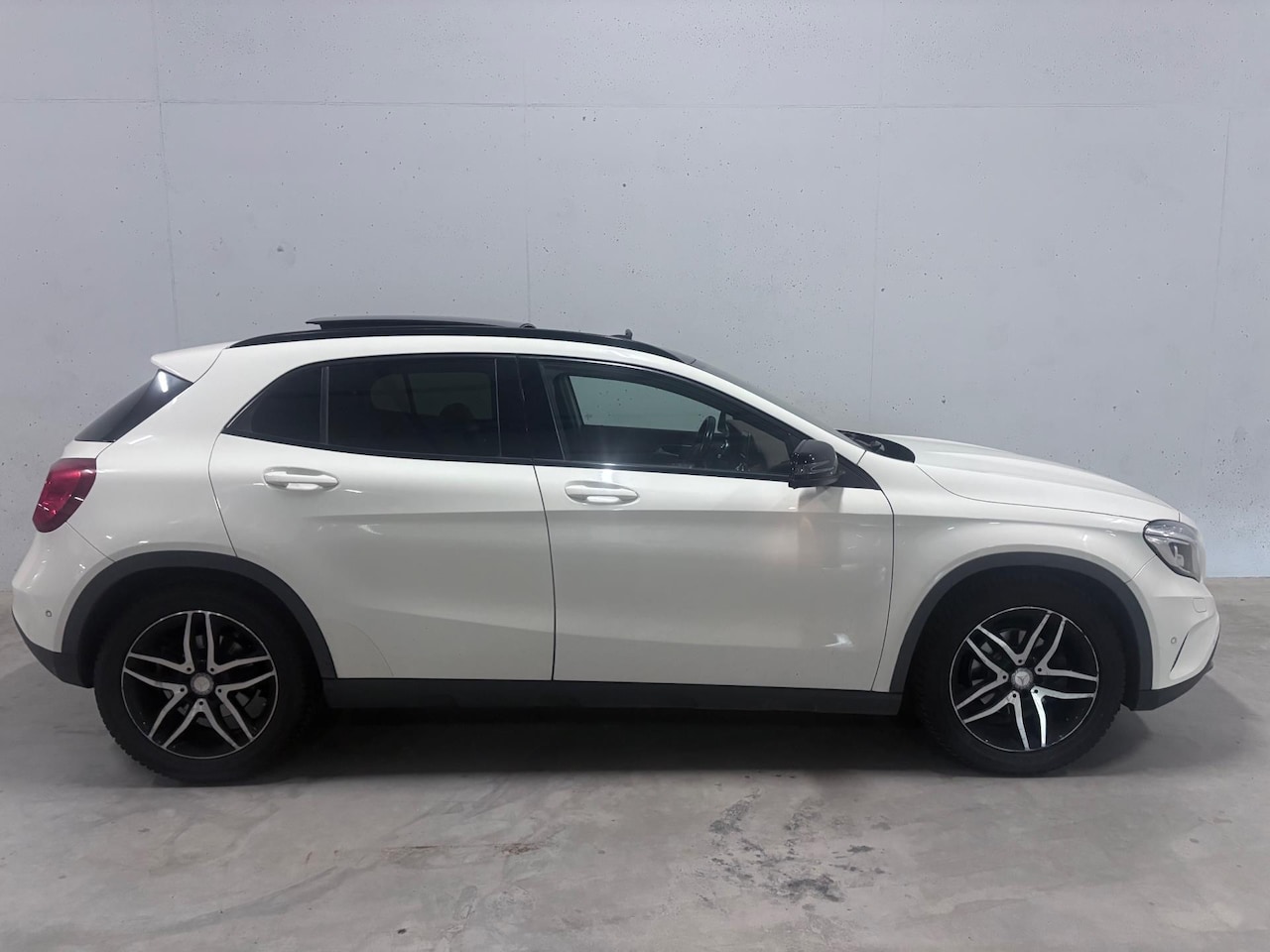 Mercedes-Benz GLA-Klasse - 220 CDI AMG Automaat Leer Navi Pano - AutoWereld.nl
